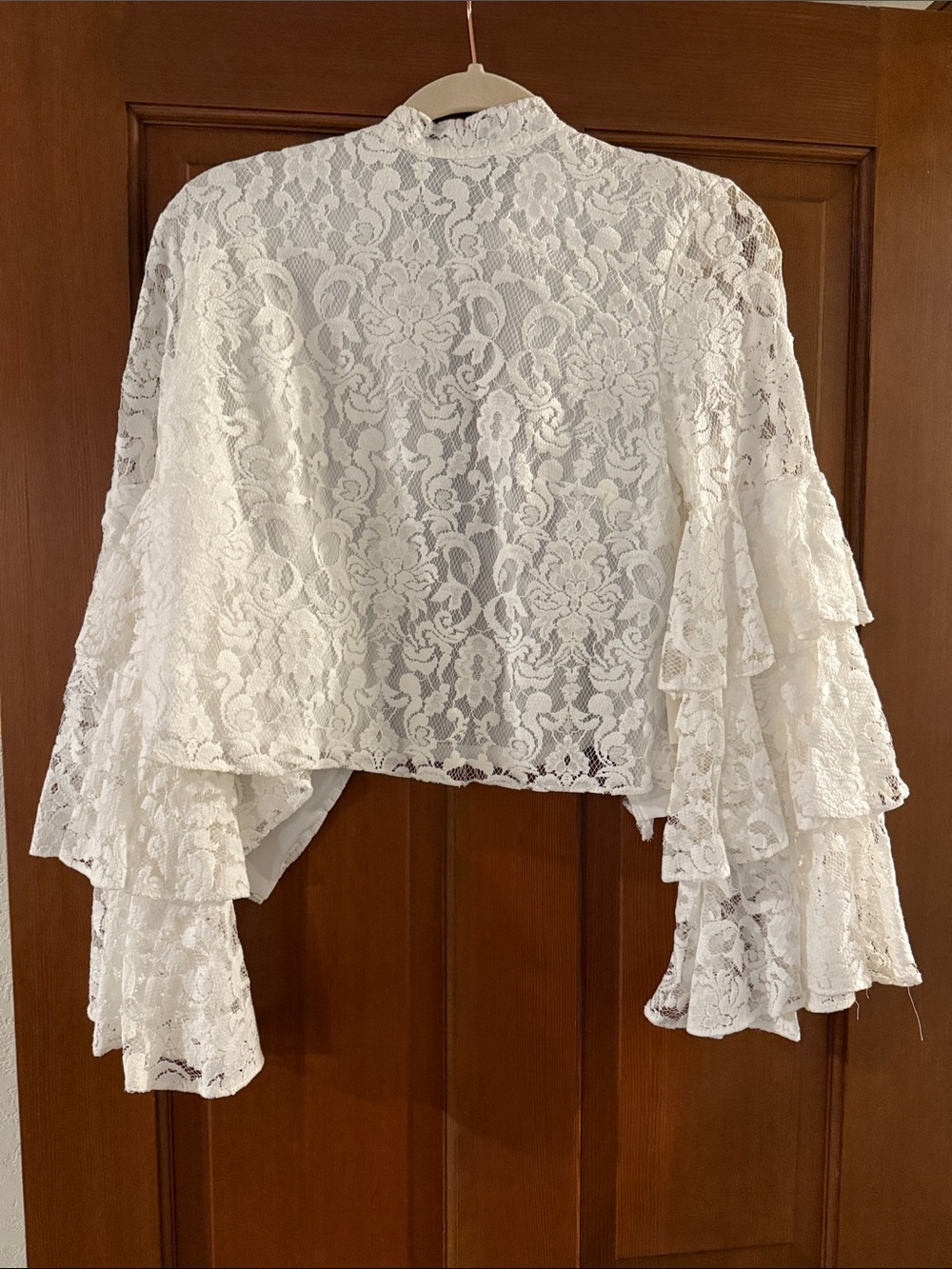 Leith White Floral Lace Ruffle Sleeve Blouse